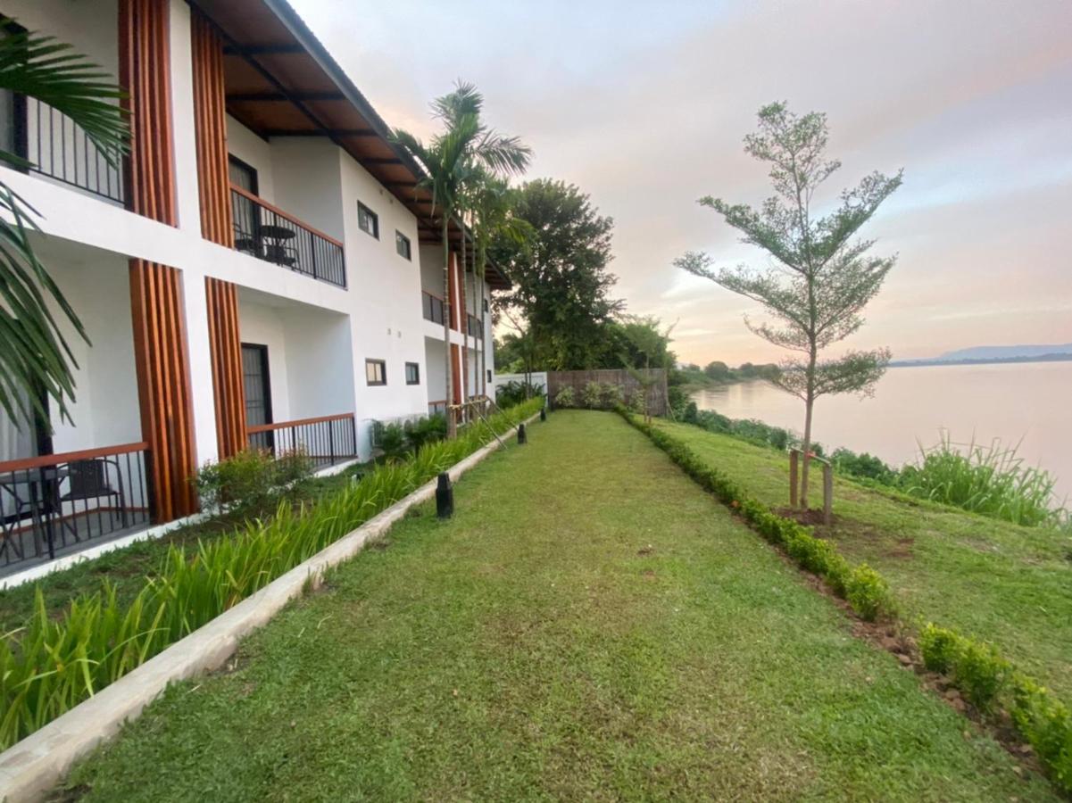 The Riviera Champasak Hotel Bagian luar foto