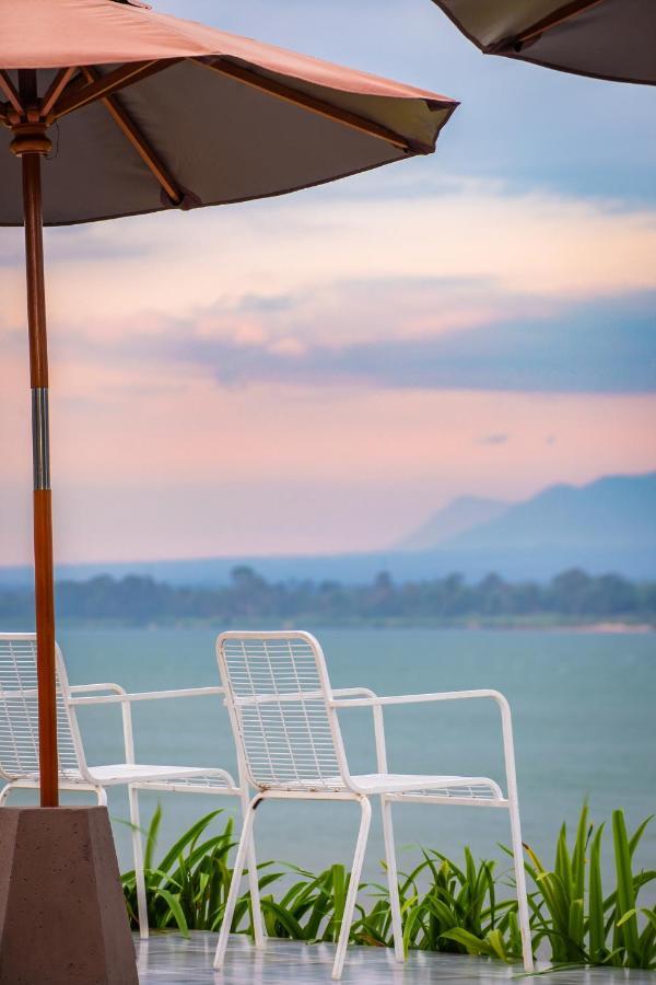 The Riviera Champasak Hotel Bagian luar foto