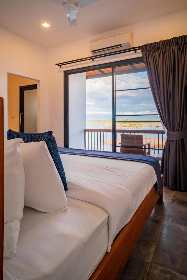 The Riviera Champasak Hotel Bagian luar foto