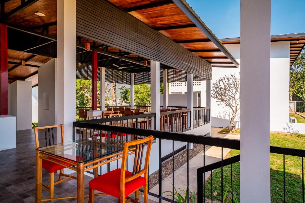 The Riviera Champasak Hotel Bagian luar foto