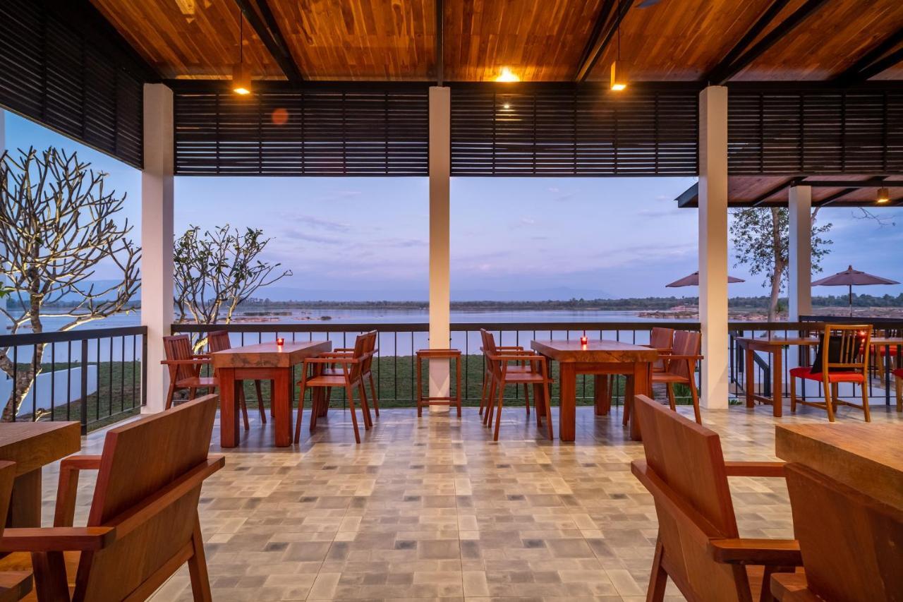 The Riviera Champasak Hotel Bagian luar foto
