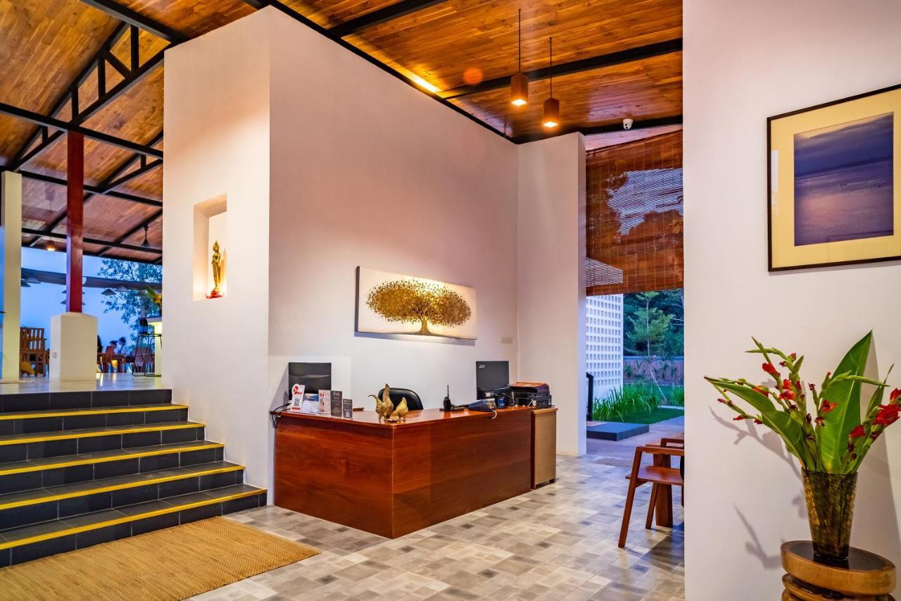 The Riviera Champasak Hotel Bagian luar foto
