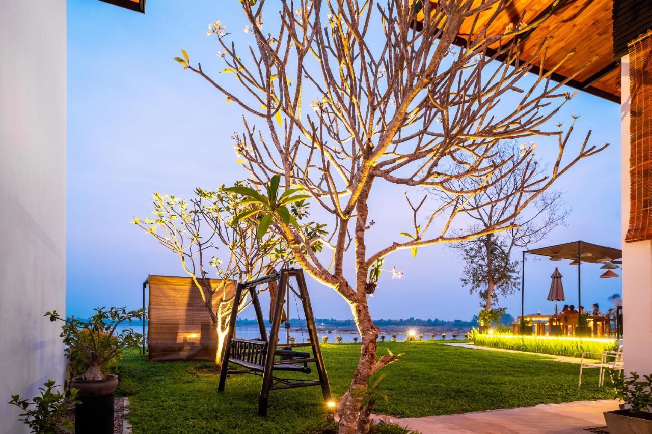 The Riviera Champasak Hotel Bagian luar foto