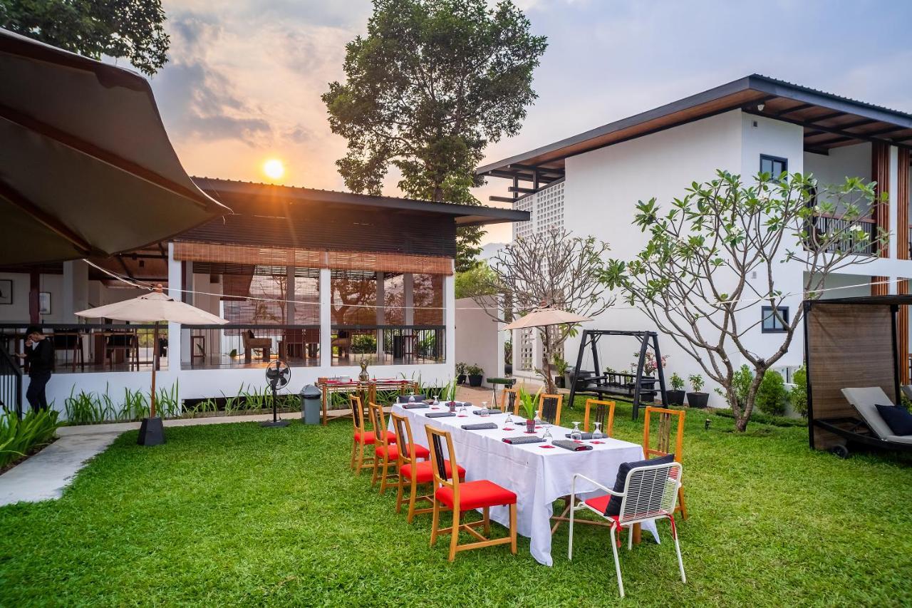 The Riviera Champasak Hotel Bagian luar foto
